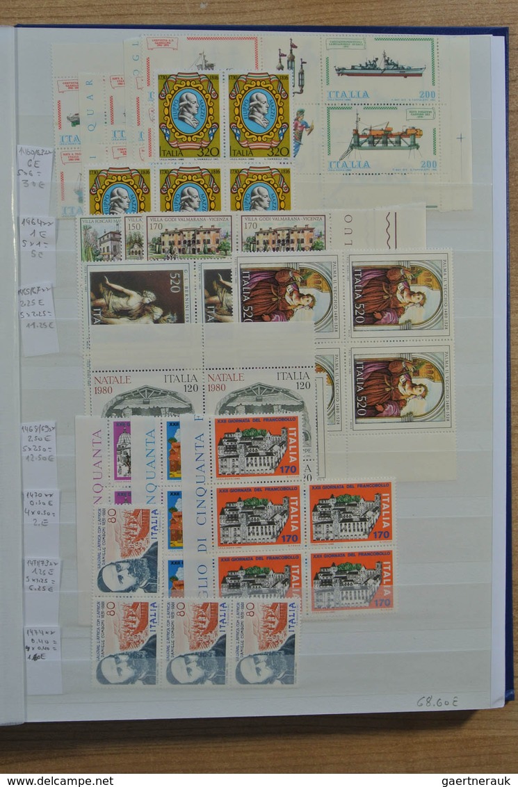 27013 Italien: 1950-1986. Extensive MNH engros lot Italy 1950-1986 in 2 stockbooks, inlcluding better issu