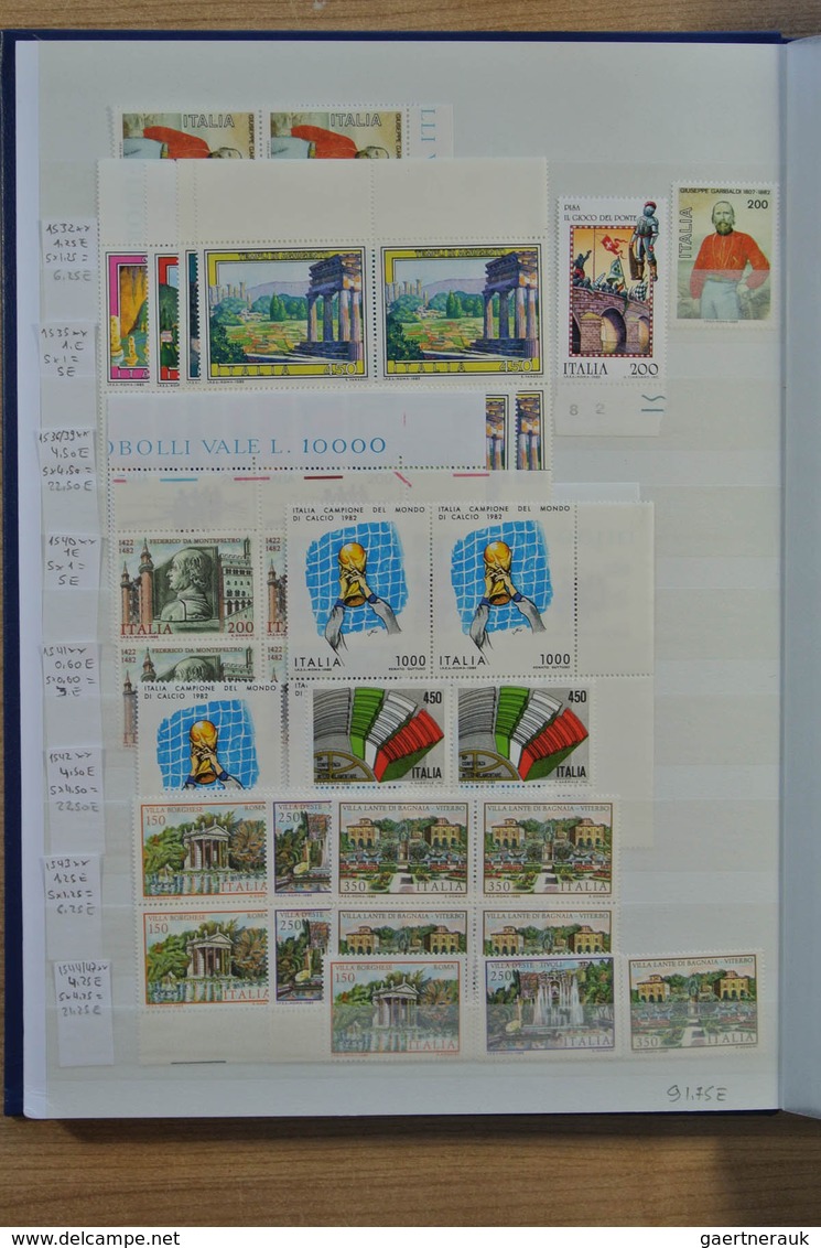 27013 Italien: 1950-1986. Extensive MNH engros lot Italy 1950-1986 in 2 stockbooks, inlcluding better issu