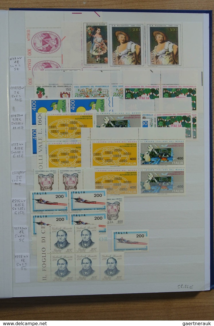 27013 Italien: 1950-1986. Extensive MNH engros lot Italy 1950-1986 in 2 stockbooks, inlcluding better issu