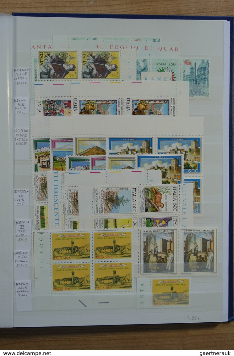 27013 Italien: 1950-1986. Extensive MNH engros lot Italy 1950-1986 in 2 stockbooks, inlcluding better issu