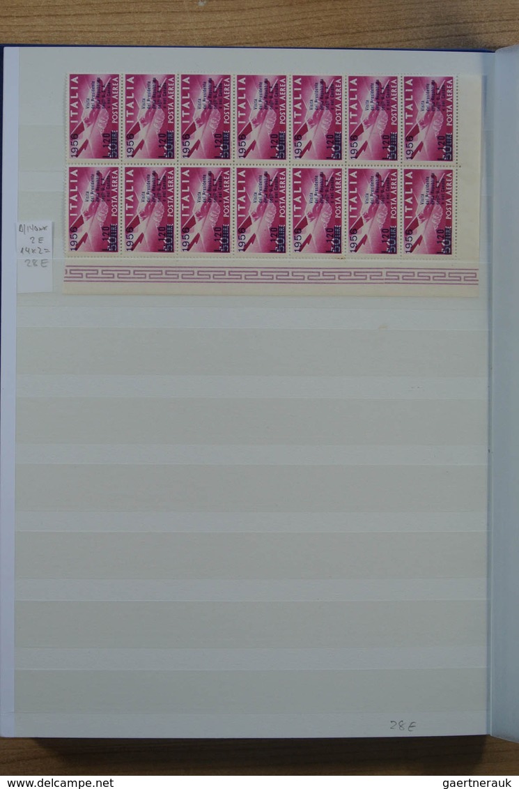 27013 Italien: 1950-1986. Extensive MNH engros lot Italy 1950-1986 in 2 stockbooks, inlcluding better issu