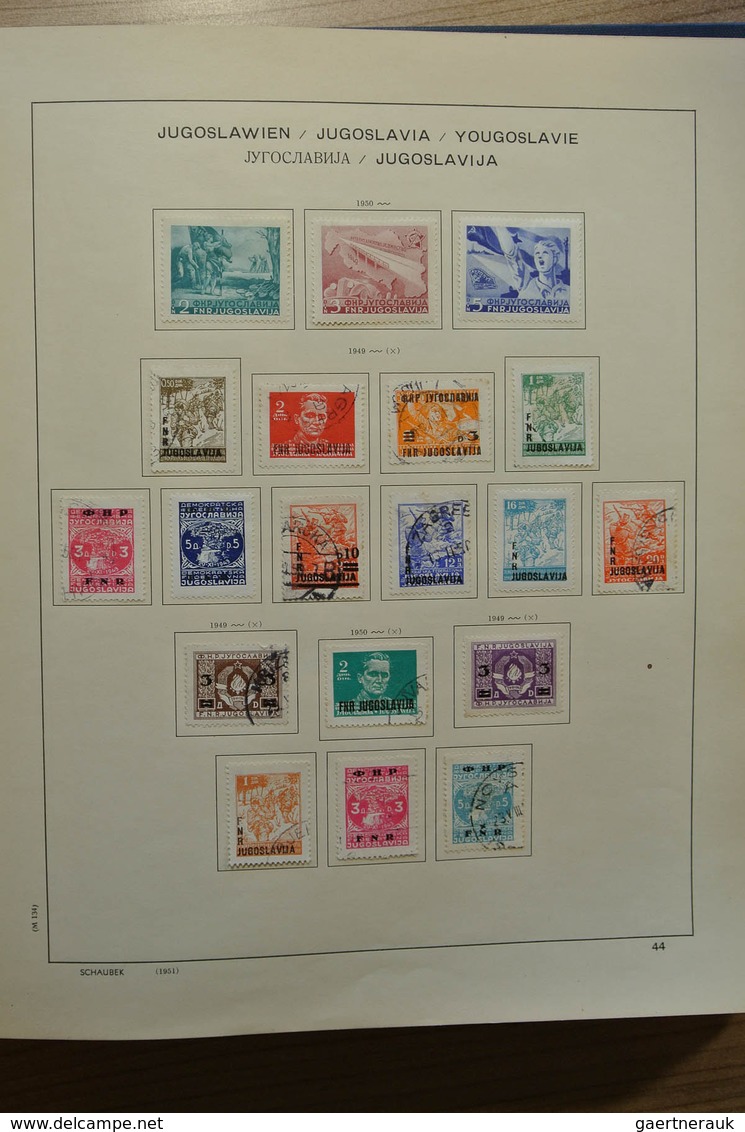 27060 Jugoslawien: 1918-1977. Well filled, mint hinged and used collection Yugoslavia 1918-1977 in Schaube