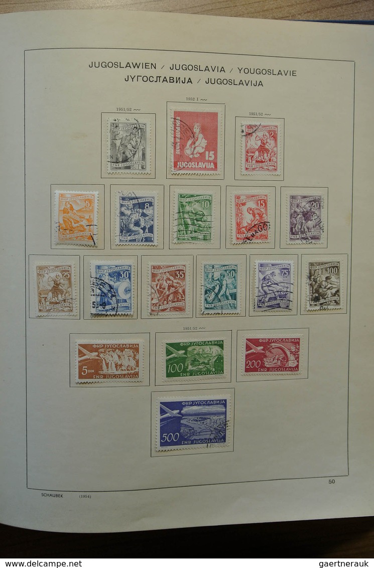 27060 Jugoslawien: 1918-1977. Well filled, mint hinged and used collection Yugoslavia 1918-1977 in Schaube