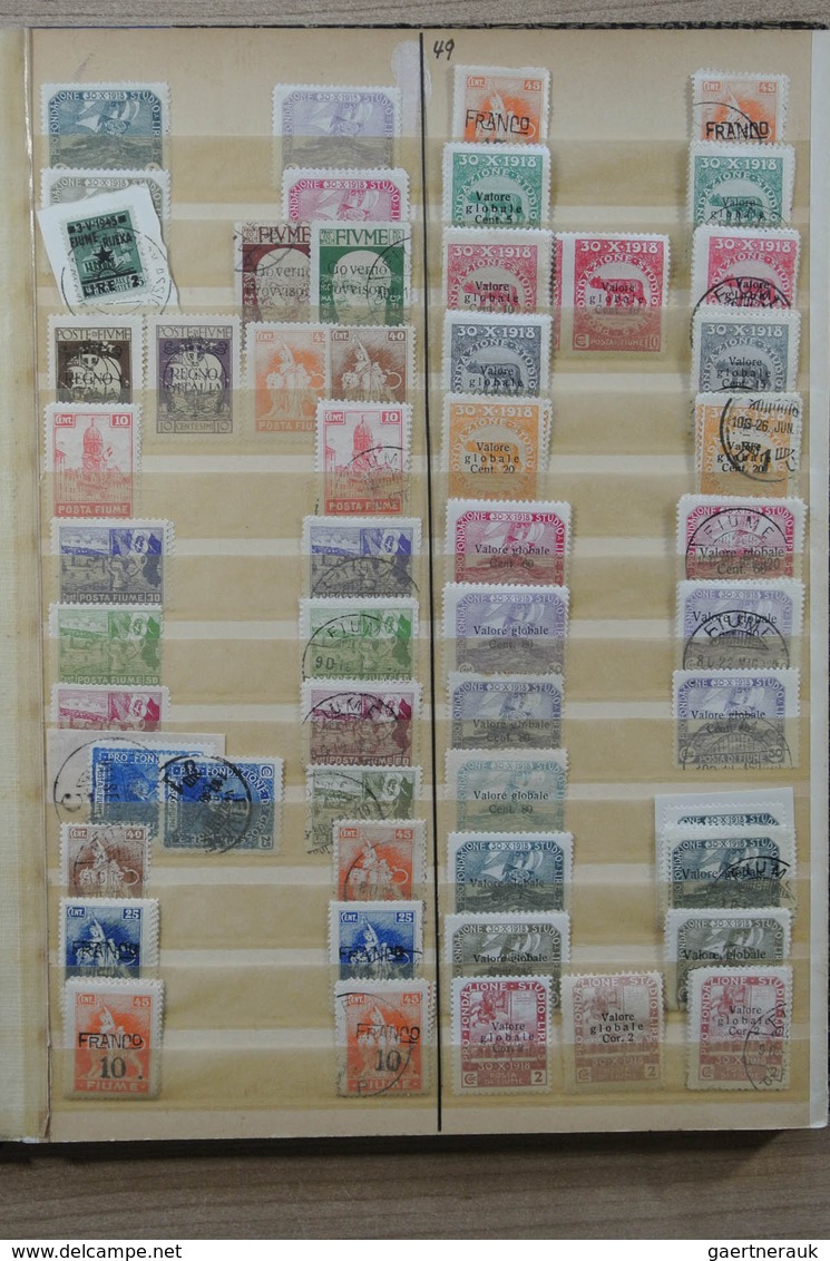 27080 Jugoslawien: till ca. 1925. Nice MNH, mint hinged and used stock Yugoslavian States in 5 stockbooks.