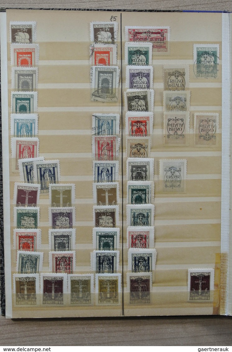 27080 Jugoslawien: till ca. 1925. Nice MNH, mint hinged and used stock Yugoslavian States in 5 stockbooks.