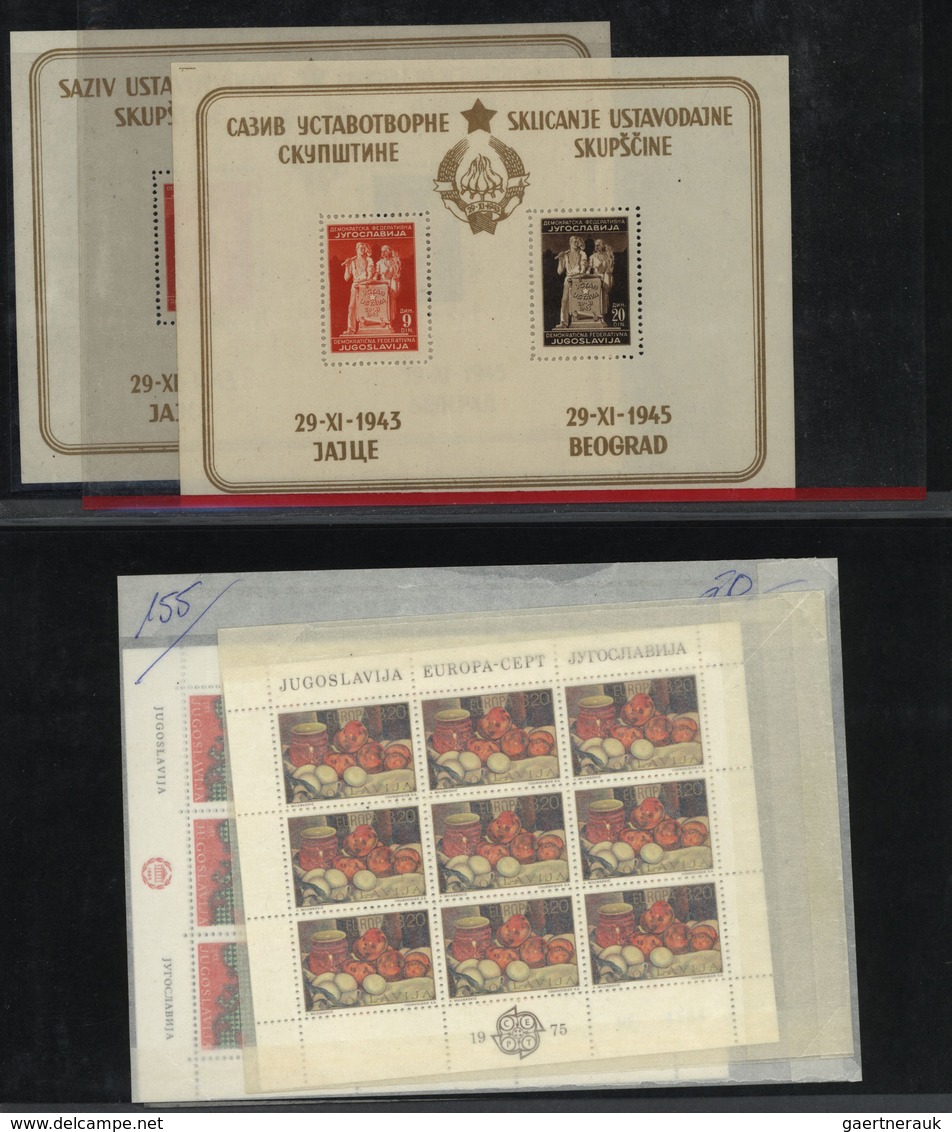 27086 Jugoslawien: 1944/1979, U/m Collection In Two Albums, Appears To Be More Or Less Complete (e.g. Impe - Lettres & Documents