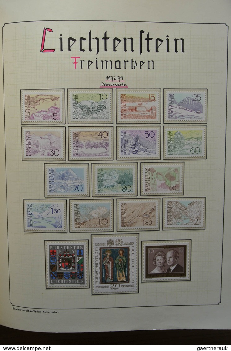 27199 Liechtenstein: 1917-1988. Well filled, MNH and mint hinged collection Liechtenstein 1917-1988 in bla