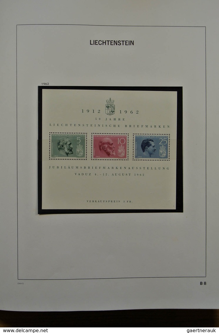 27207 Liechtenstein: 1936-1993 MNH and mint hinged collection souvenir sheets, service stamps and postage