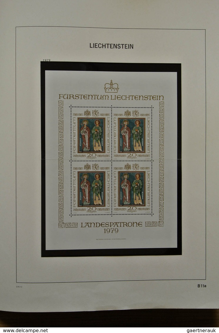 27207 Liechtenstein: 1936-1993 MNH and mint hinged collection souvenir sheets, service stamps and postage