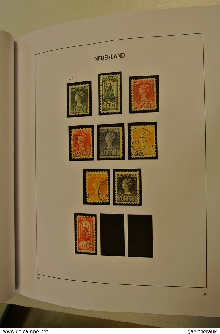 27421 Niederlande: 1852/1999: Well filled, mostly used collection Netherlands 1852-1999 in 2 Davo albums.