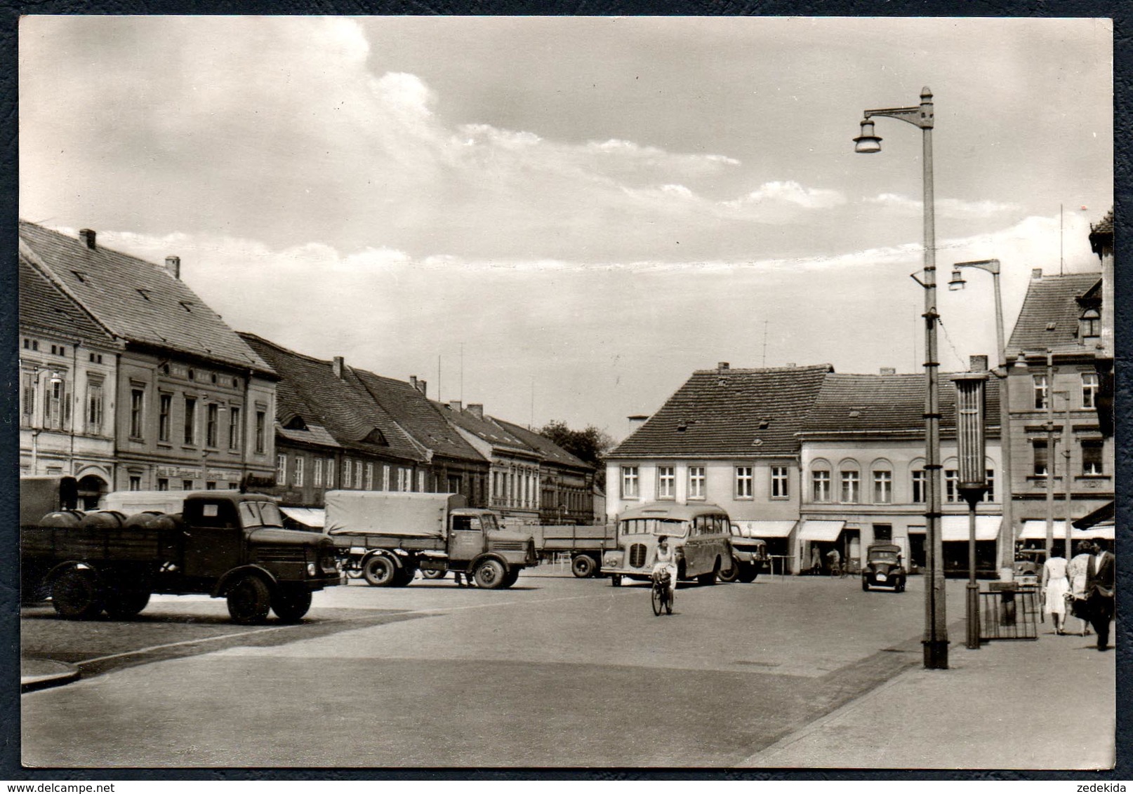 B4042 - Luckenwalde Platz Der Jugend - LKW Transporter Auto Cars - Bus Ikarus ??? Straßenszene - FOKU - Transporter & LKW