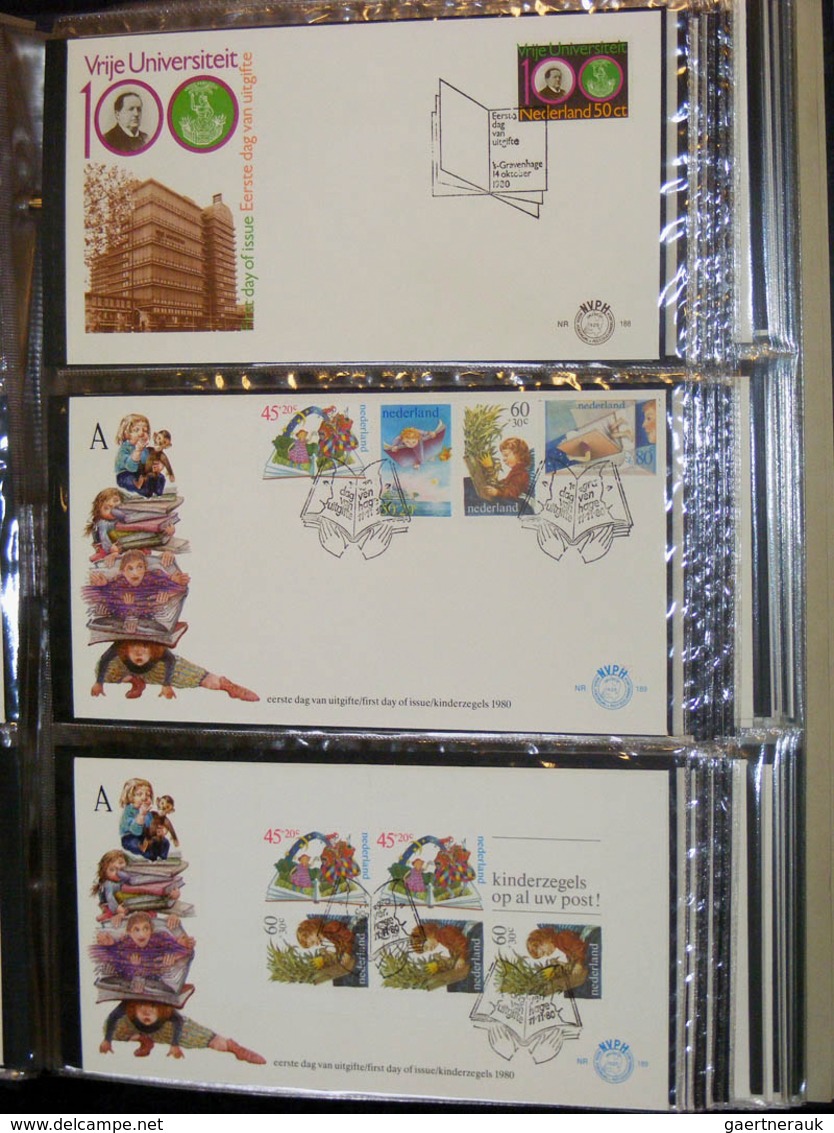 27482 Niederlande: 1977/2003: Netherlands FDC's 1977-2003, (no. 163 Until 491), More Than 350 Pieces. In 3 - Lettres & Documents