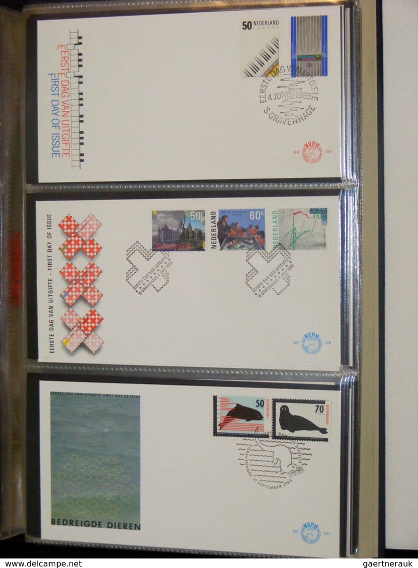 27482 Niederlande: 1977/2003: Netherlands FDC's 1977-2003, (no. 163 until 491), more than 350 pieces. In 3