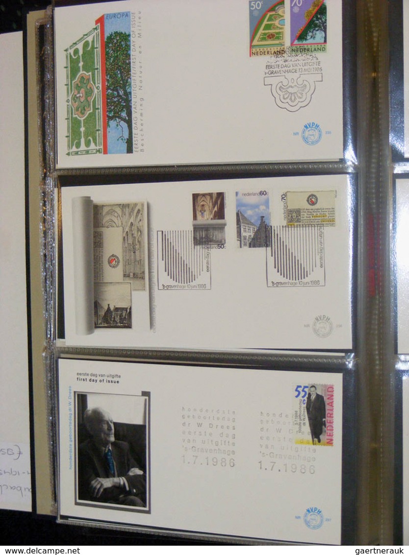 27482 Niederlande: 1977/2003: Netherlands FDC's 1977-2003, (no. 163 until 491), more than 350 pieces. In 3