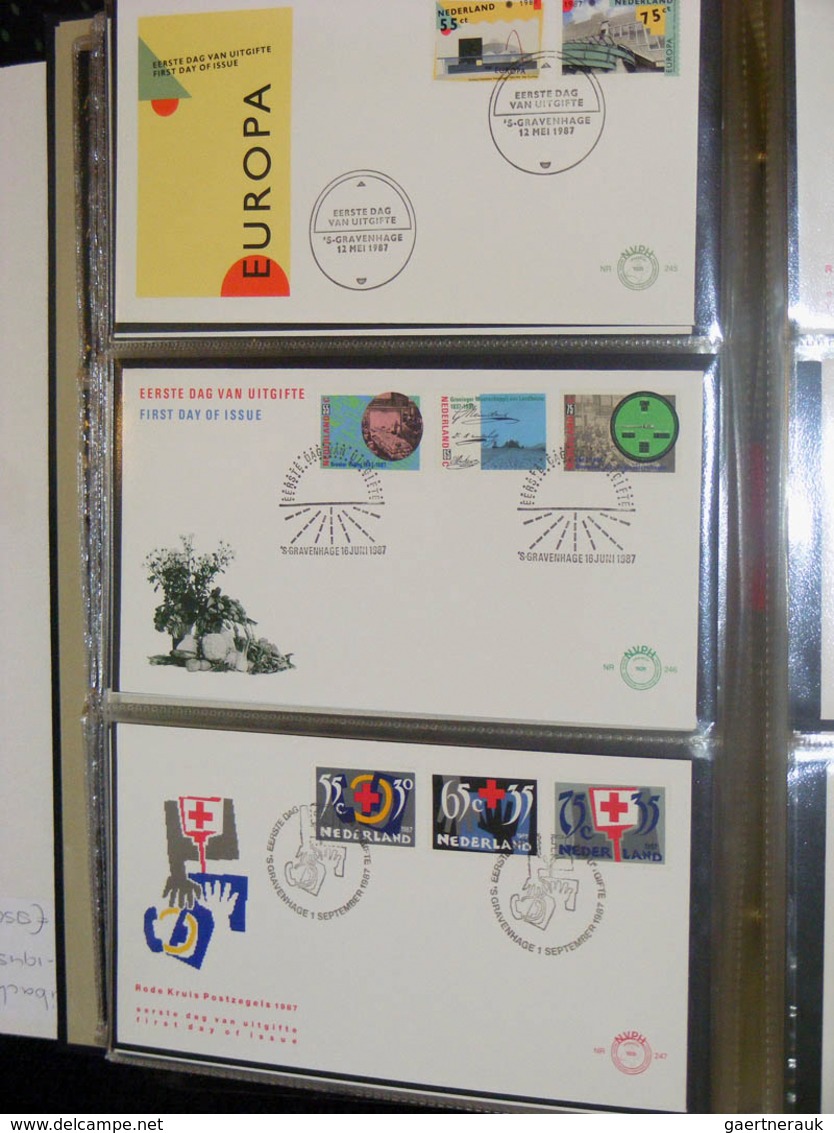 27482 Niederlande: 1977/2003: Netherlands FDC's 1977-2003, (no. 163 until 491), more than 350 pieces. In 3