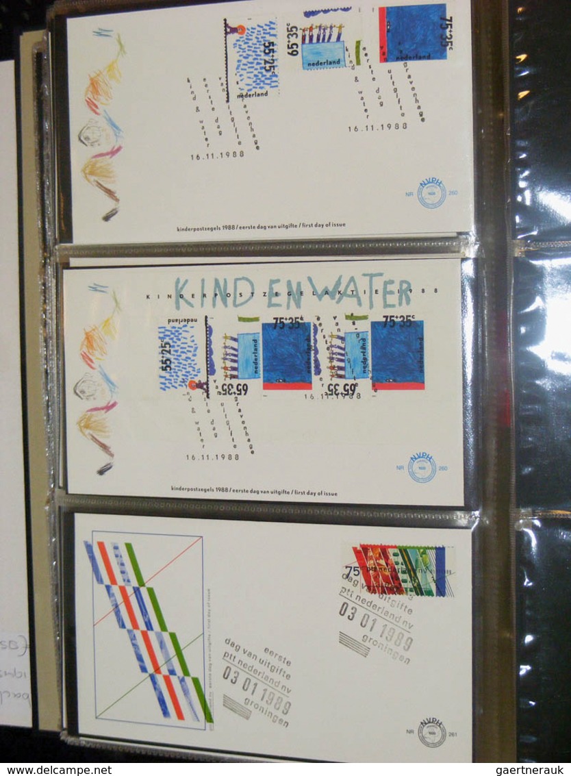 27482 Niederlande: 1977/2003: Netherlands FDC's 1977-2003, (no. 163 until 491), more than 350 pieces. In 3