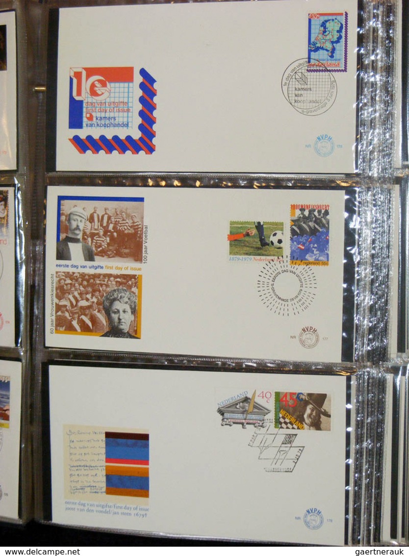 27482 Niederlande: 1977/2003: Netherlands FDC's 1977-2003, (no. 163 until 491), more than 350 pieces. In 3