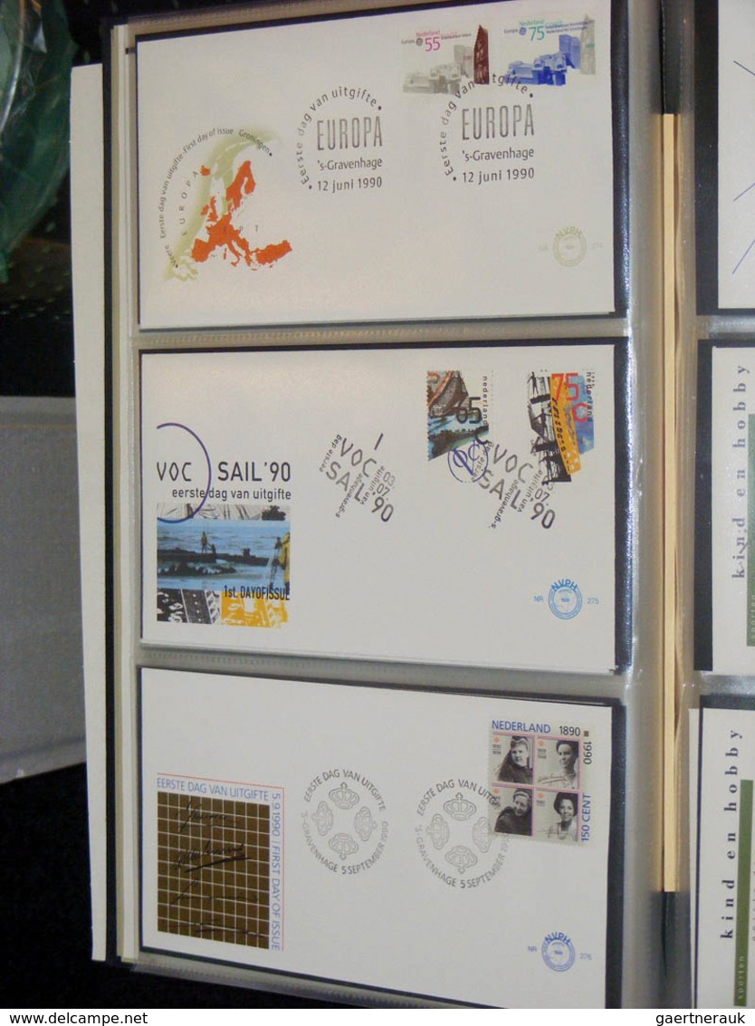 27482 Niederlande: 1977/2003: Netherlands FDC's 1977-2003, (no. 163 until 491), more than 350 pieces. In 3