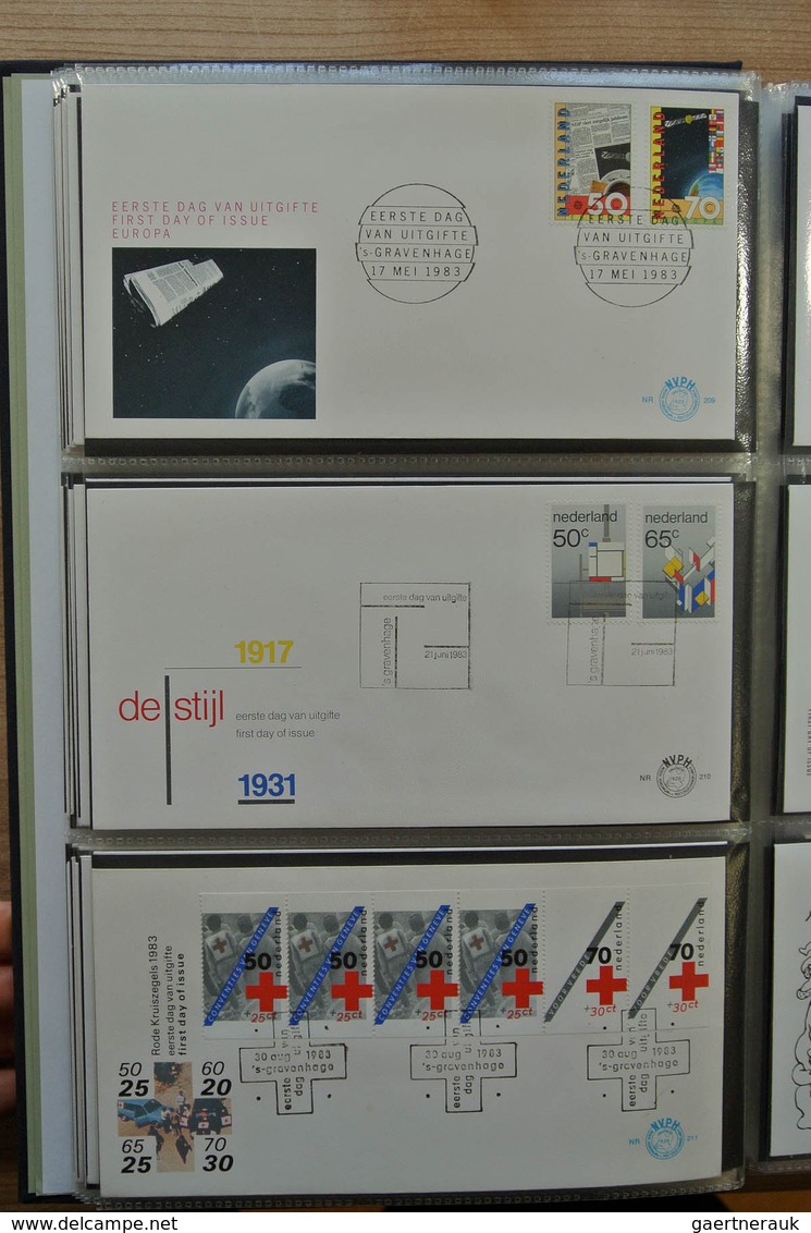 27483 Niederlande: 1980-2011 Totally Complete Collection FDC's Of The Netherlands 1980-2011 In 4 Davo FDC - Lettres & Documents