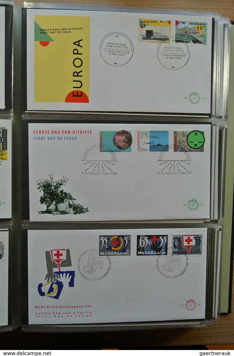 27483 Niederlande: 1980-2011 Totally complete collection FDC's of the Netherlands 1980-2011 in 4 Davo FDC