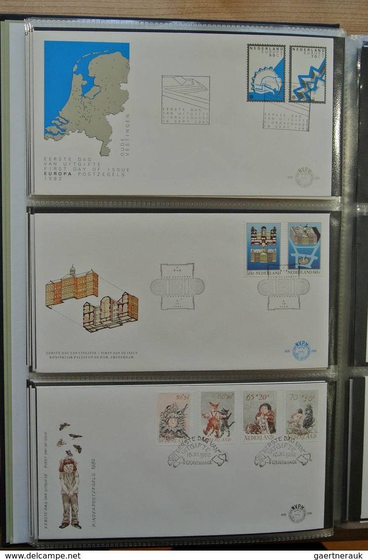 27483 Niederlande: 1980-2011 Totally complete collection FDC's of the Netherlands 1980-2011 in 4 Davo FDC