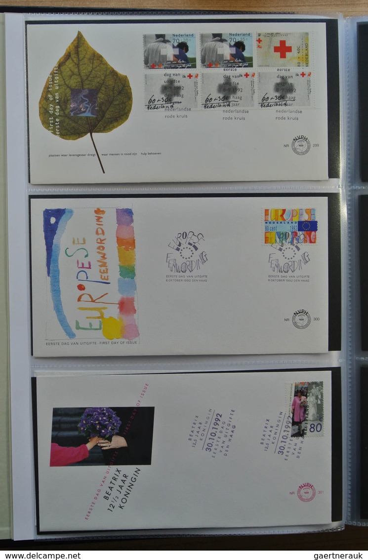 27486 Niederlande: 1992-2011 Complete Collection FDC's Of The Netherlands From No. 297 Till 636 In 2 Davo - Lettres & Documents