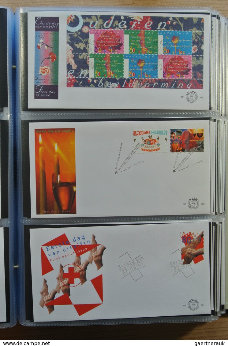 27486 Niederlande: 1992-2011 Complete collection FDC's of the Netherlands from no. 297 till 636 in 2 Davo