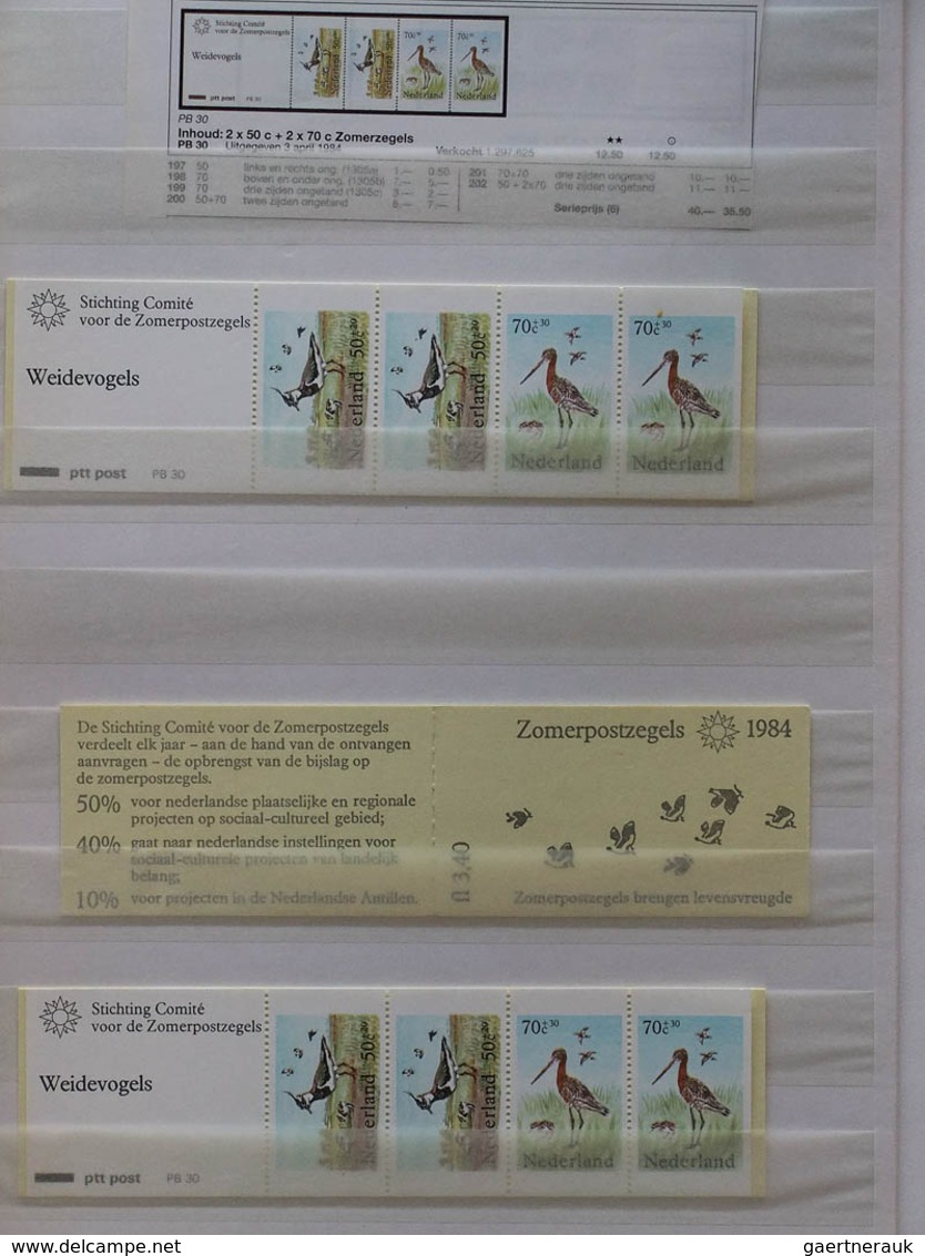 27491 Niederlande - Markenheftchen: 1964-1984. Well filled collection stampbooklets of the Netherlands 196