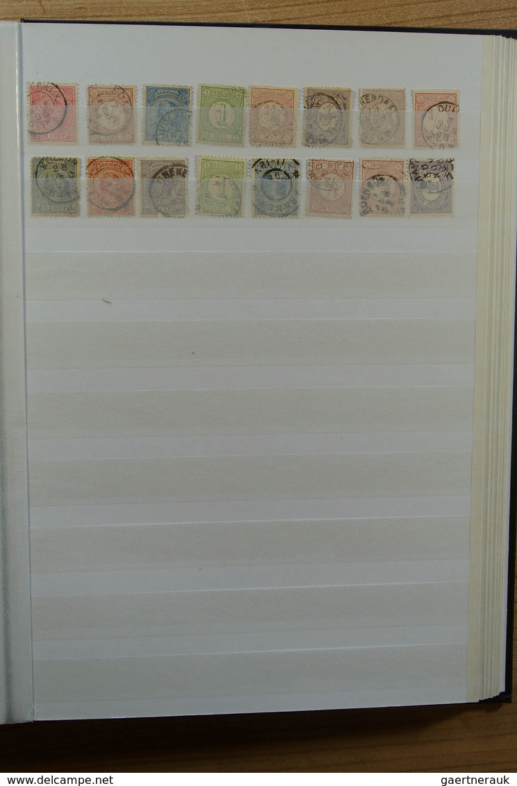 27519 Niederlande - Stempel: Stockbook with over 1200 stamps of the Netherlands with smallround cancels (a