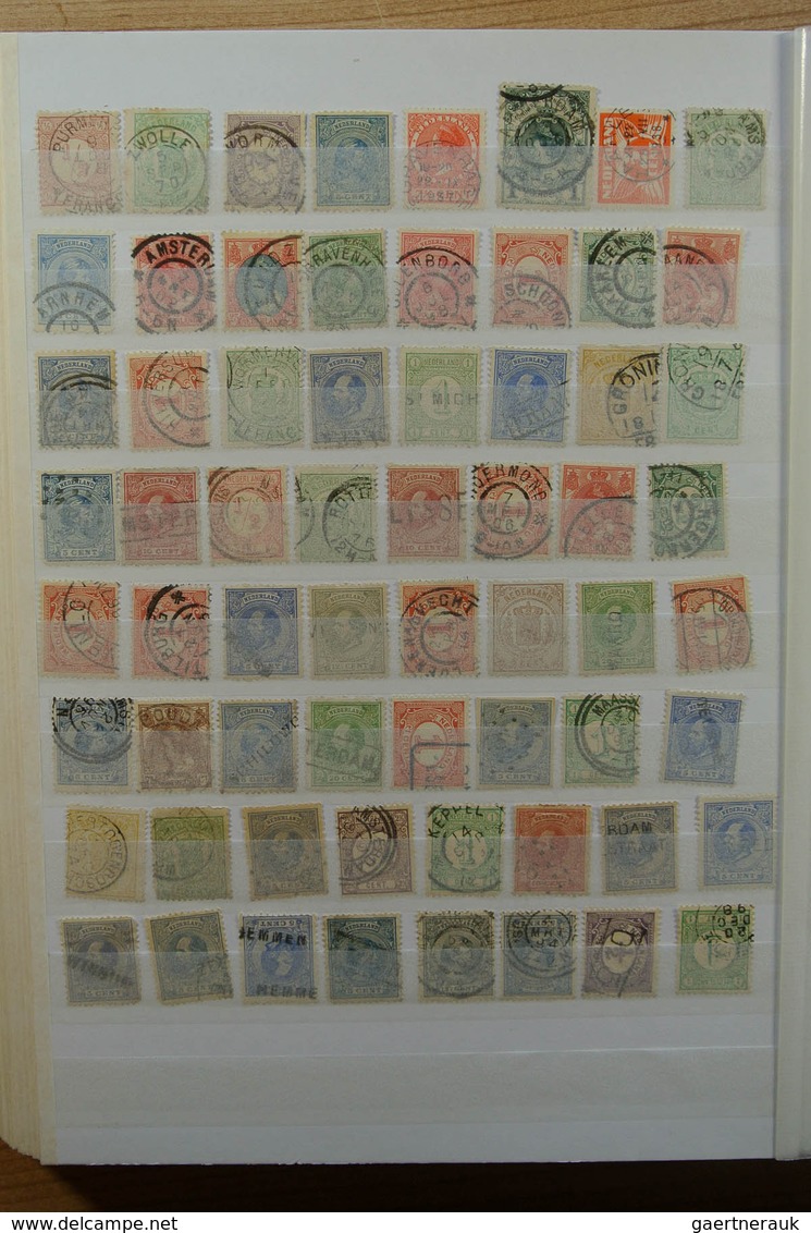 27519 Niederlande - Stempel: Stockbook with over 1200 stamps of the Netherlands with smallround cancels (a