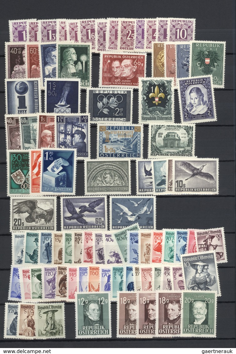 27608 Österreich: 1945/1955, Postfrische Sammlung Auf Steckseiten (vereinzelt Wenige Werte Mit Etwas Hafts - Neufs