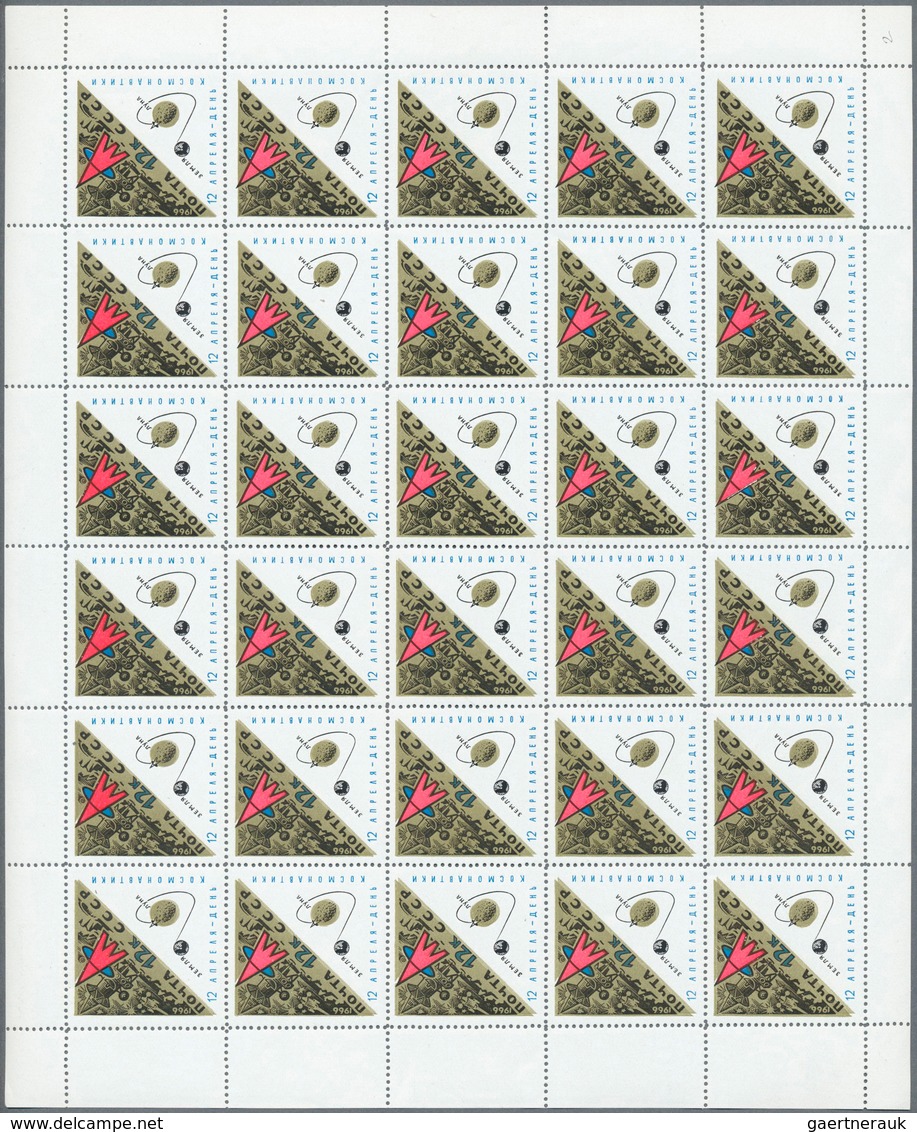 28205 Sowjetunion: 1966, 12 K "Cosmonauts-Day" Complete Sheet Of 30 Items With Varieties: Gold Color Doubl - Lettres & Documents