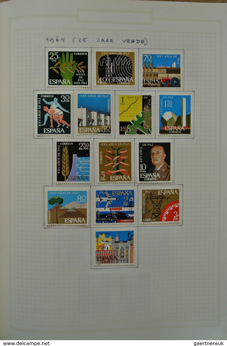 28275 Spanien: 1949-1973. Well filled, mint hinged and used collection Spain 1949-1973 in blanc album. Col