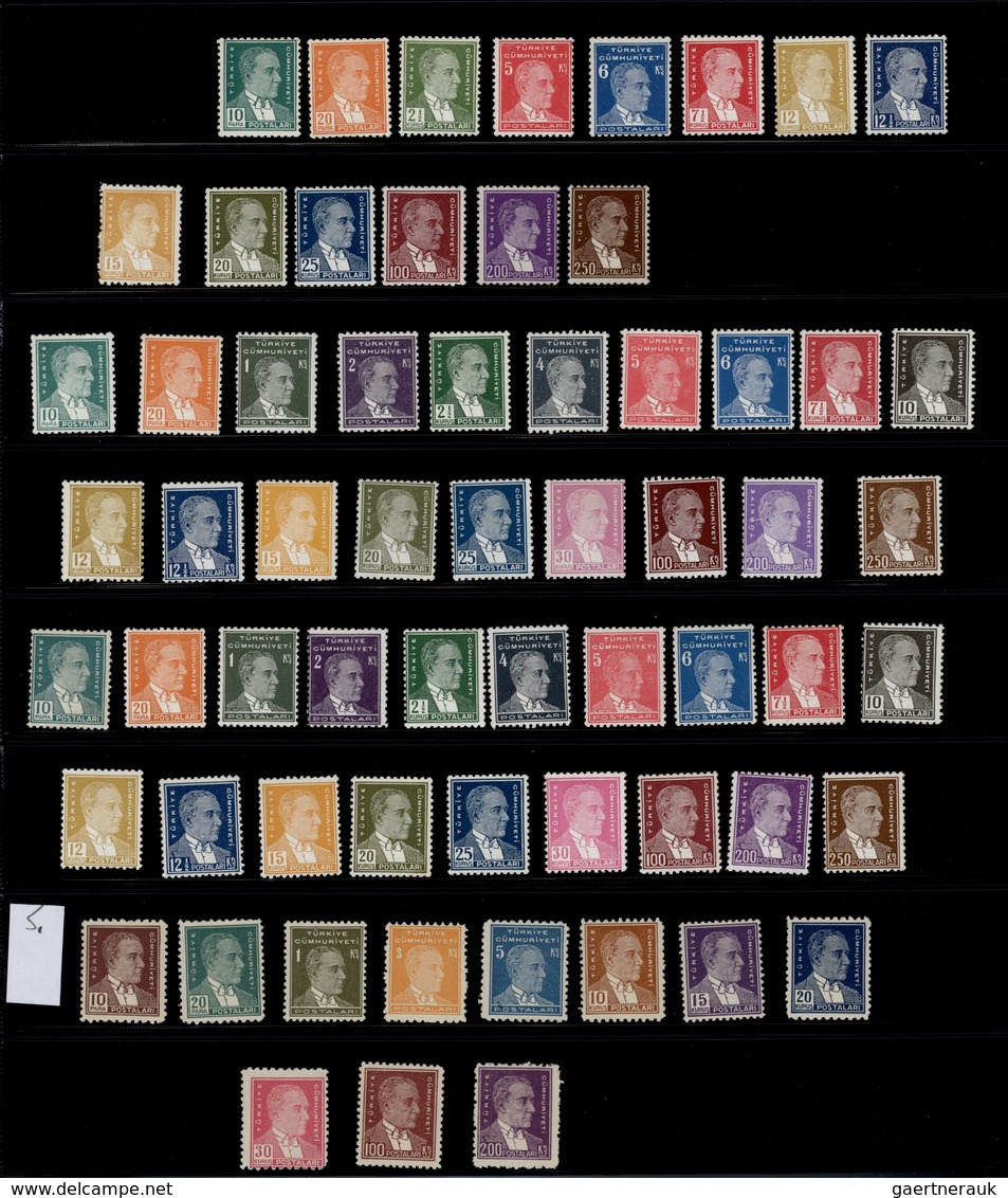 28375 Türkei: 1914-60, Collection In Two Albums Containing Excellent Early Republic Issues Including Four - Lettres & Documents