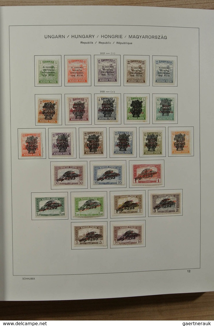 28428 Ungarn: 1871-2000. Mostly mint hinged collection Hungary 1871-2000 in 4 Schaubek albums. From 1913 o