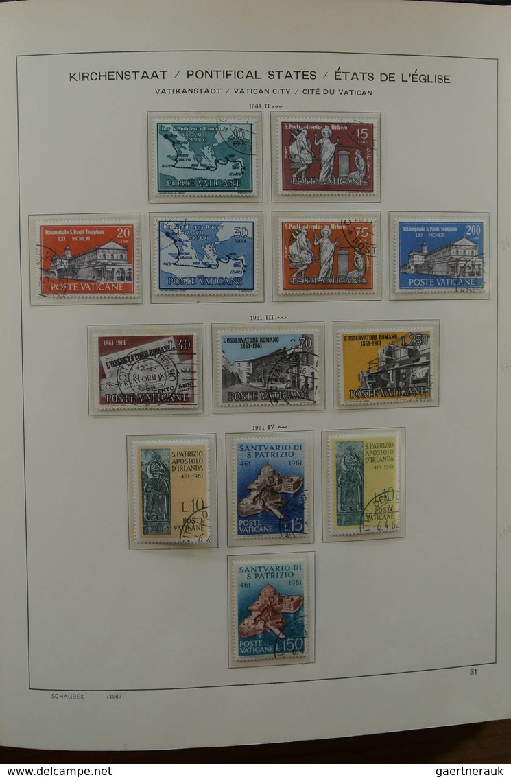 28464 Vatikan: Large lot Vatican in 2 boxes. This lot contains a.o. a complete canceled collection Vatican