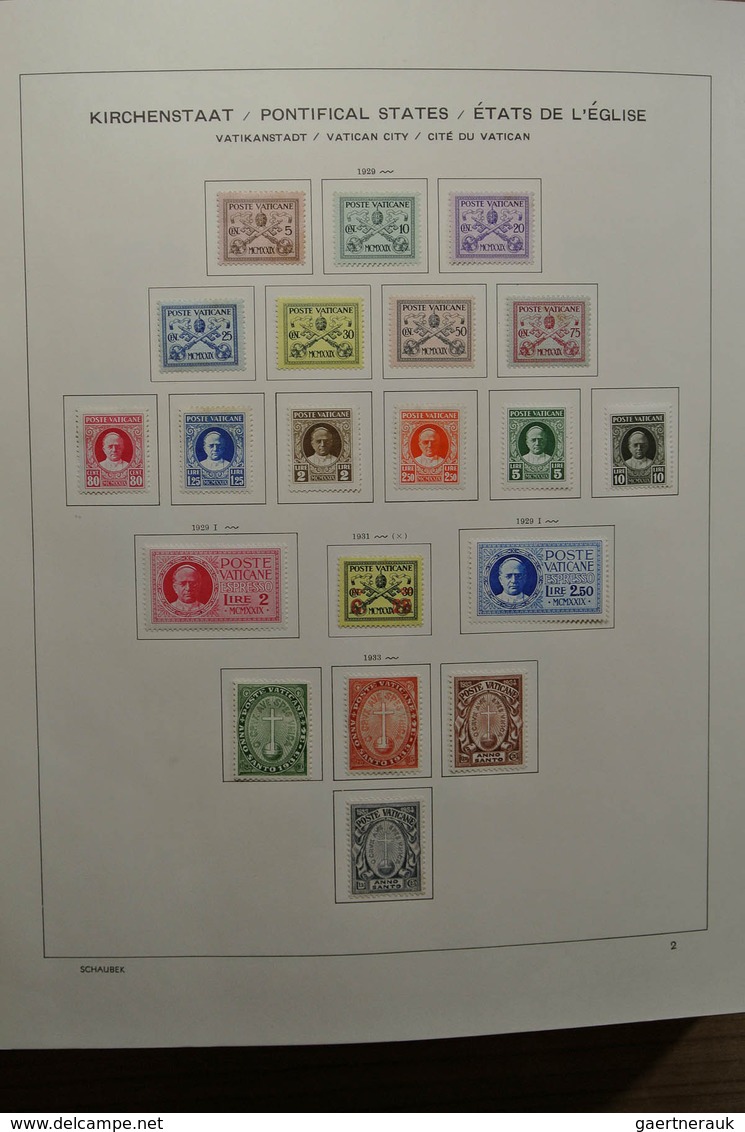 28486 Vatikan: 1929-2002. Almost Complete, Mostly Mint Hinged Collection Vatican 1929-2002 In Schaubek Alb - Lettres & Documents