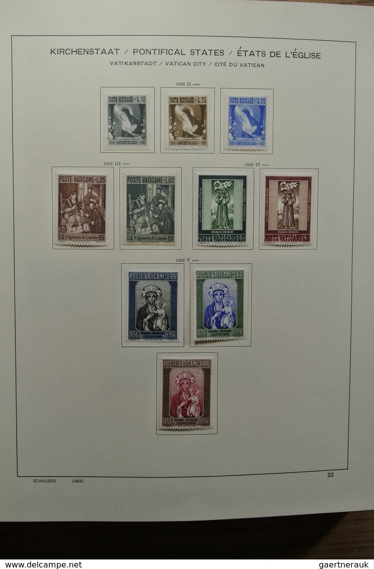 28486 Vatikan: 1929-2002. Almost complete, mostly mint hinged collection Vatican 1929-2002 in Schaubek alb