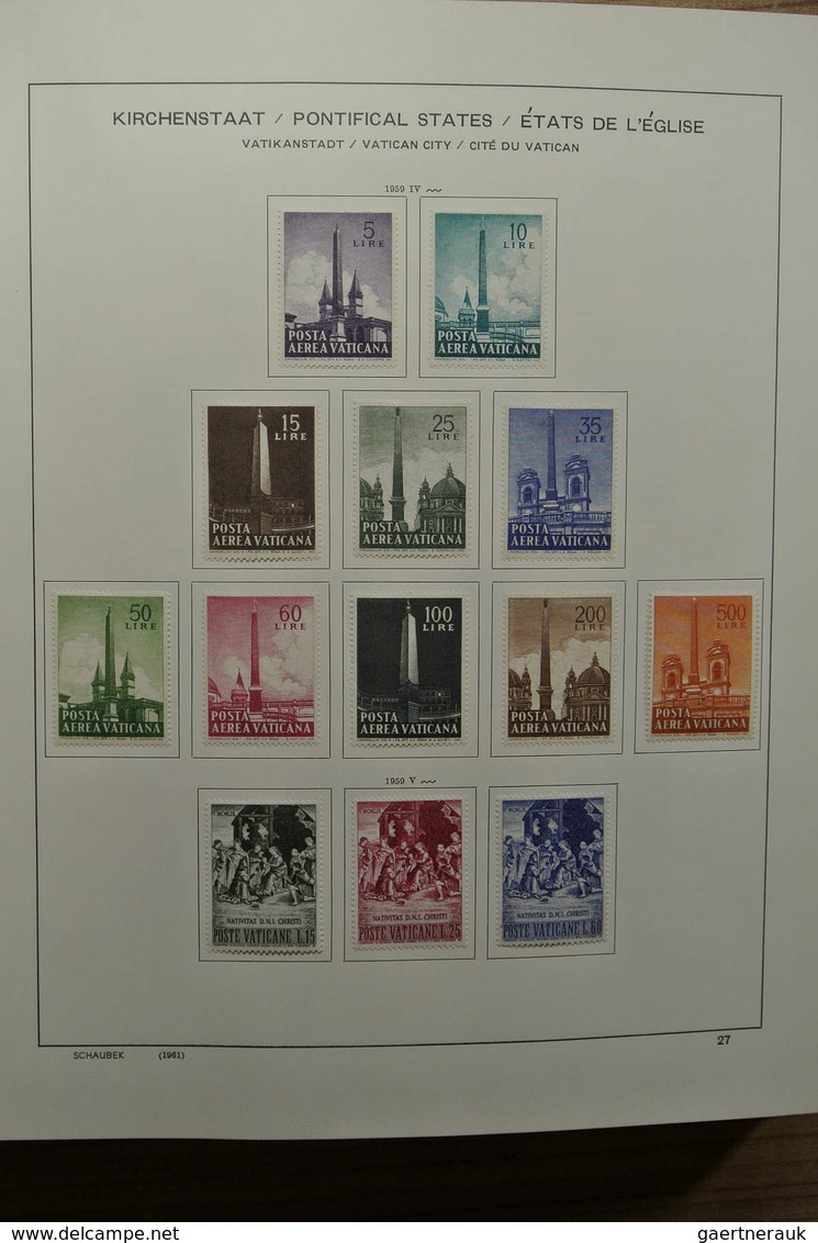 28486 Vatikan: 1929-2002. Almost complete, mostly mint hinged collection Vatican 1929-2002 in Schaubek alb