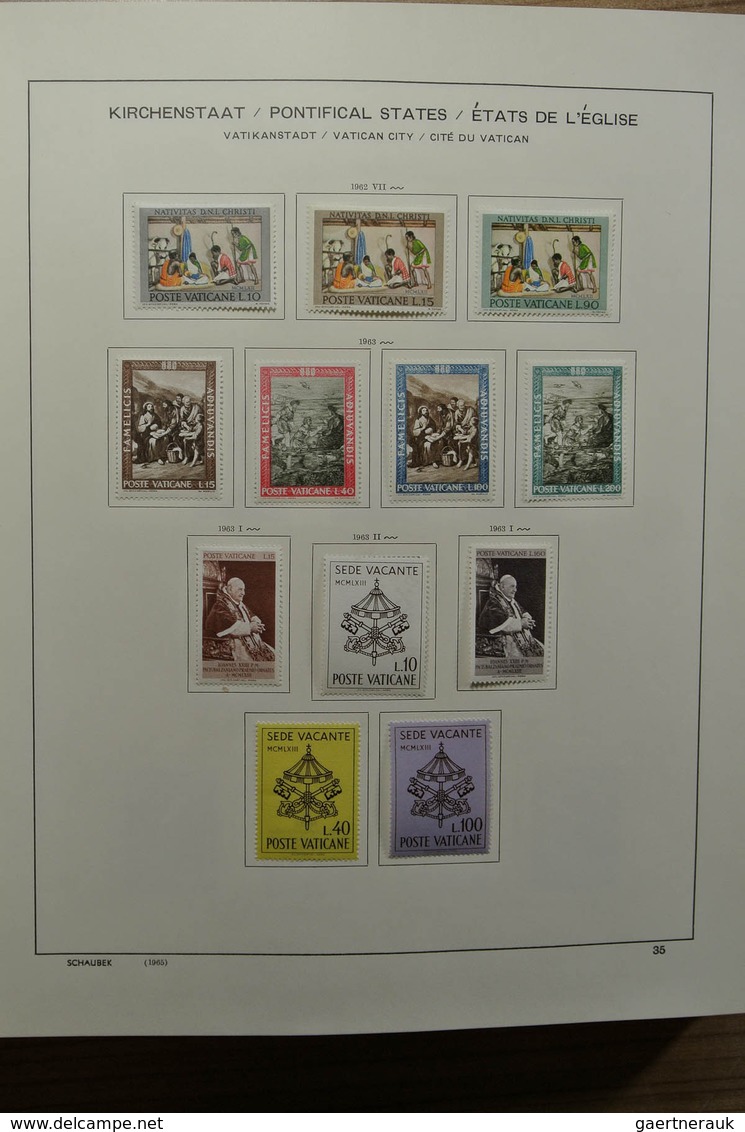 28486 Vatikan: 1929-2002. Almost complete, mostly mint hinged collection Vatican 1929-2002 in Schaubek alb