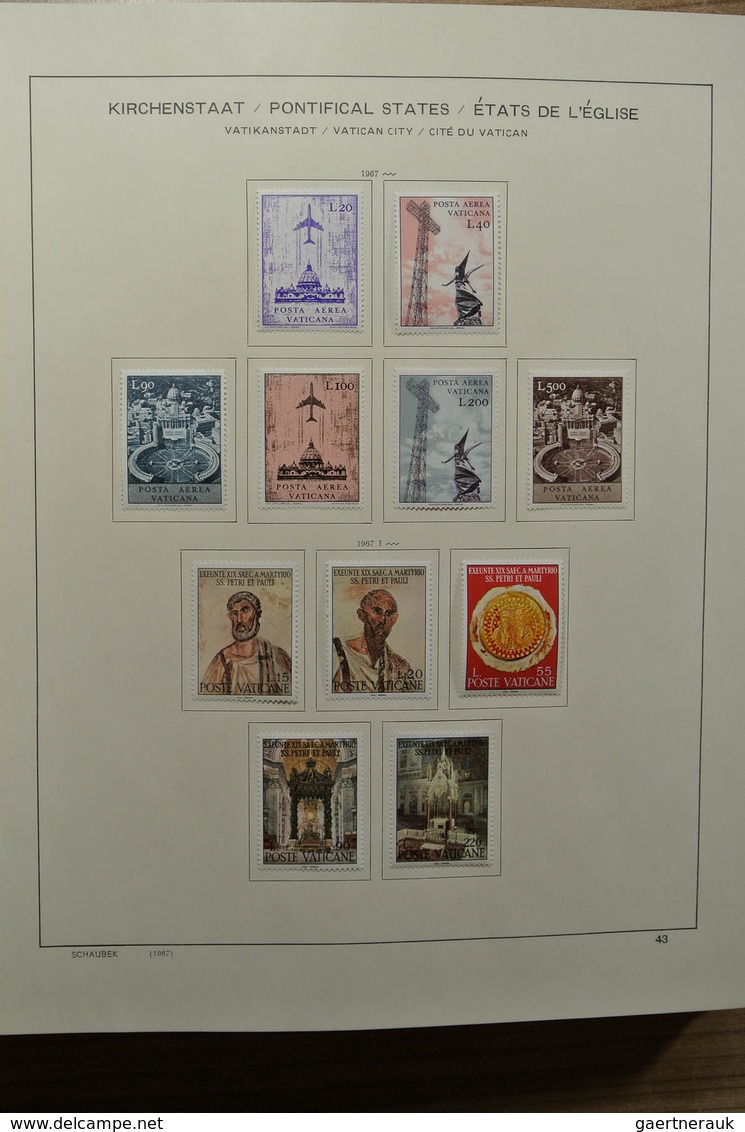 28486 Vatikan: 1929-2002. Almost complete, mostly mint hinged collection Vatican 1929-2002 in Schaubek alb