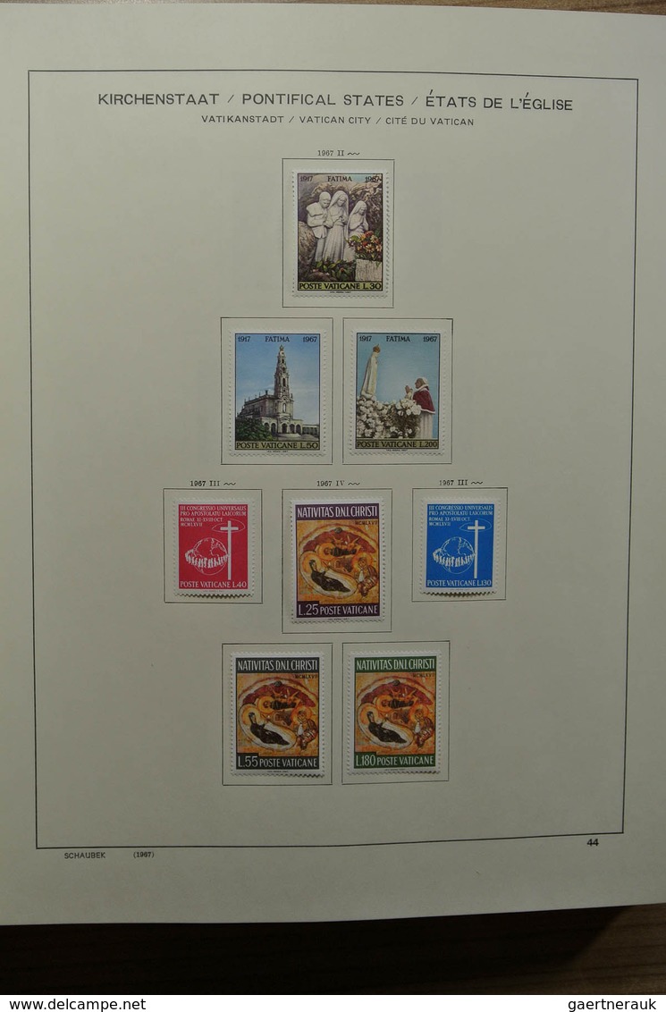 28486 Vatikan: 1929-2002. Almost complete, mostly mint hinged collection Vatican 1929-2002 in Schaubek alb