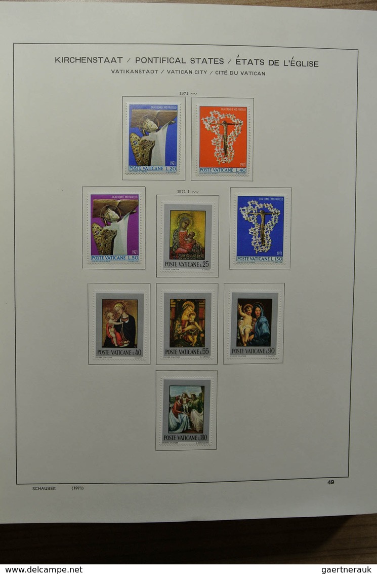 28486 Vatikan: 1929-2002. Almost complete, mostly mint hinged collection Vatican 1929-2002 in Schaubek alb