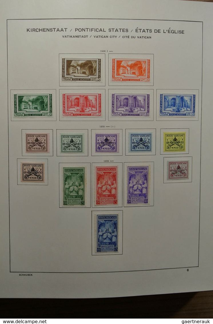 28486 Vatikan: 1929-2002. Almost complete, mostly mint hinged collection Vatican 1929-2002 in Schaubek alb