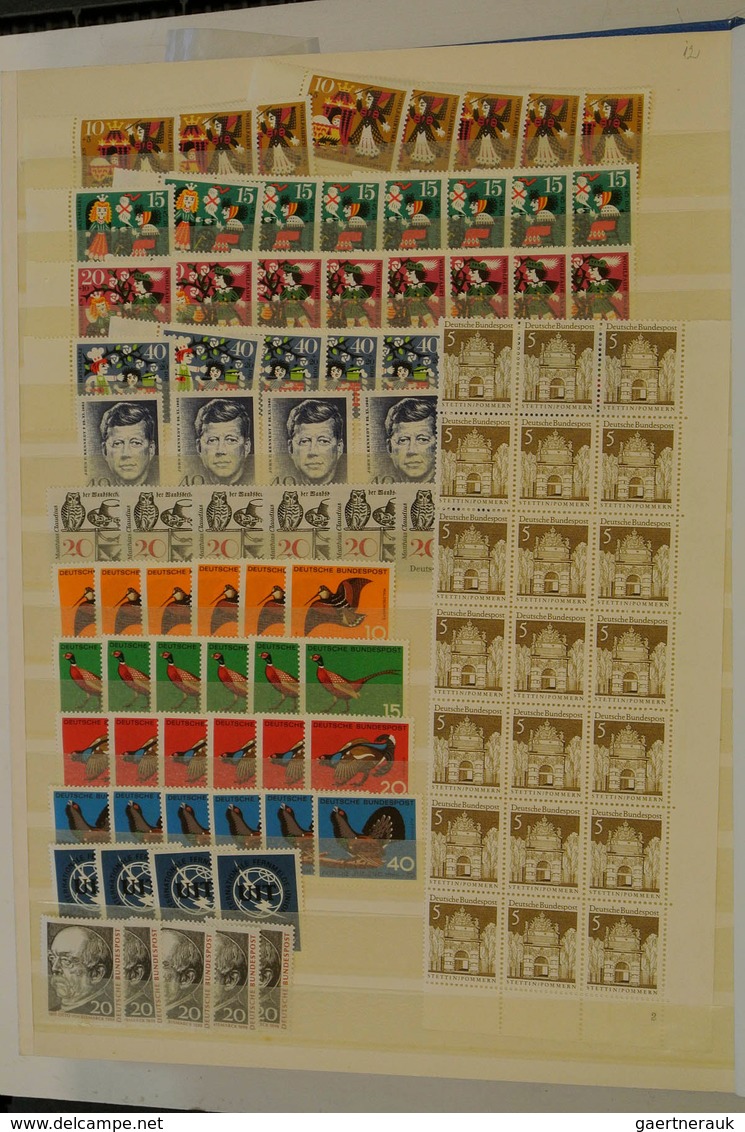 28542 Europa: Various, much MNH, material of European countries in 4 stockbooks. Contains much Bundespost