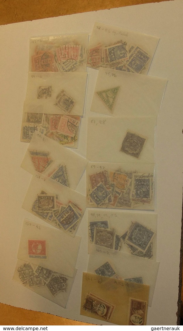 28625 Europa - Ost: MNH, mint hinged and used lot Eastern Europe in glassines in box. Contains very much m