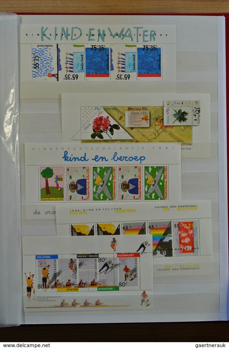 28626 Europa - West: Collection of ca. 550 MNH souvenir sheets (and some stampbooklets) of Western Europe