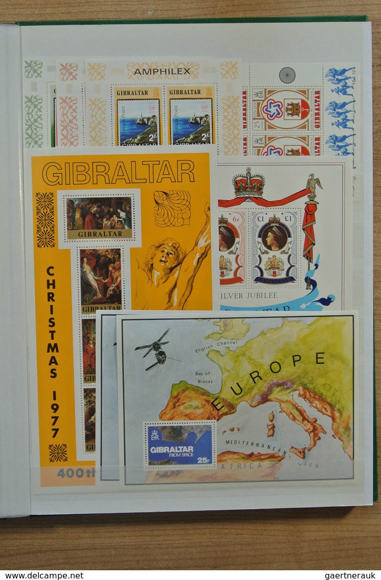 28639 Europa - West: Stockbook with mostly MNH souvenir sheets of various Western European countries, incl