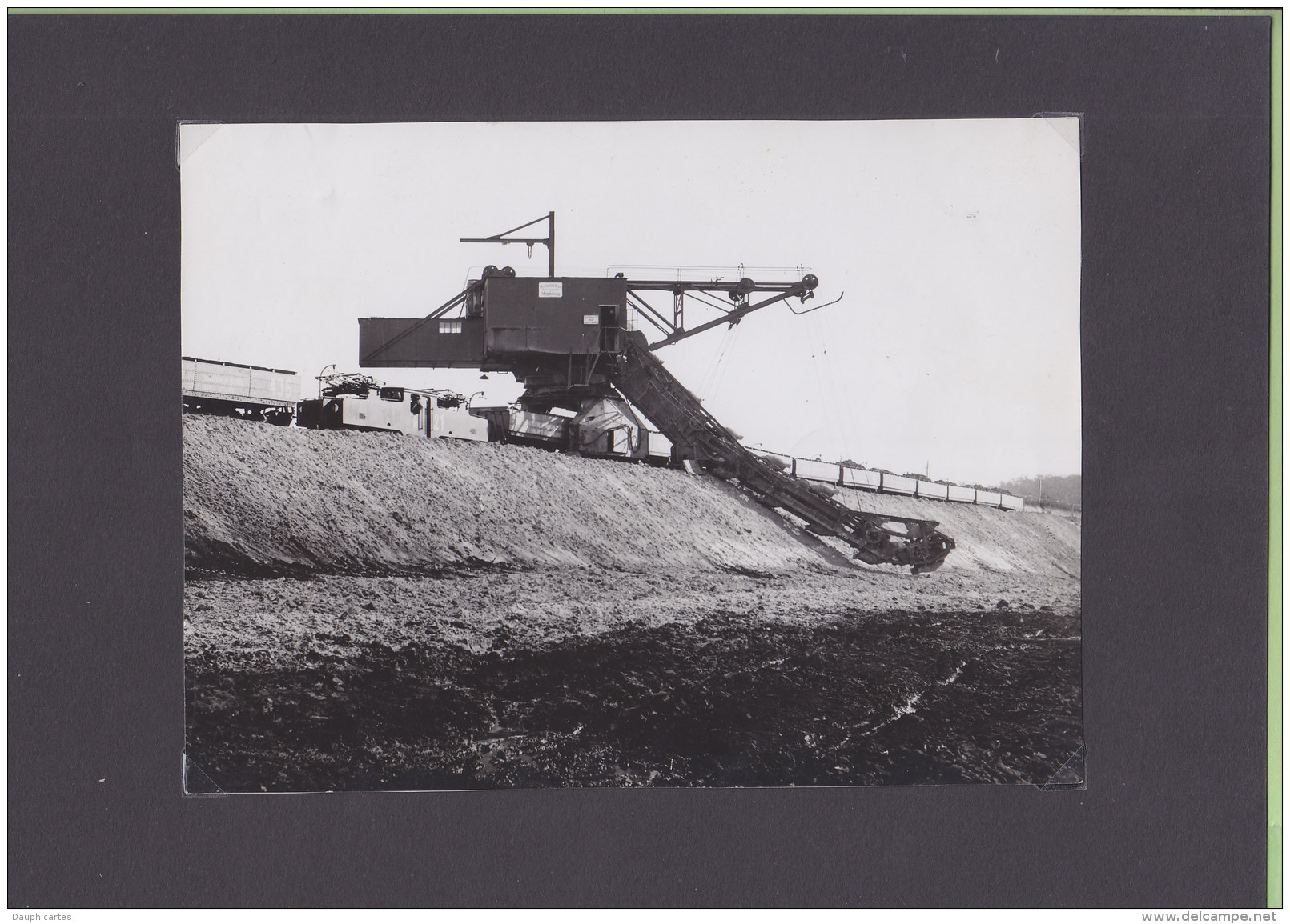 YALLOURN, Victoria, Australia : Coal Mine 1950. Mine Charbon. Engin D'Excavation. Railway. Train.  Original Photo - Orte