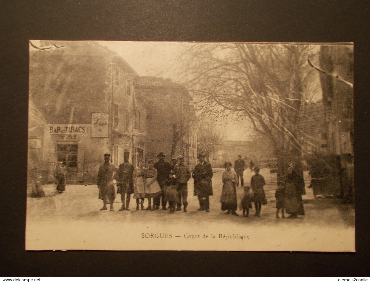 Carte Postale - SORGUES (84) - Cours De La République - Animation (2258) - Sorgues